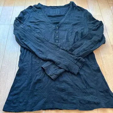 스컬 버튼 블랙 긴팔 티셔츠