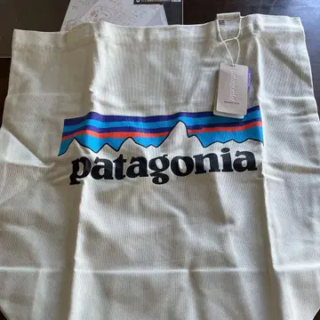 patagonia 토트백 크림색