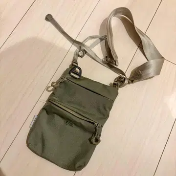 F/CE. 올리브 그린 사코슈 파우치 C.E 카키