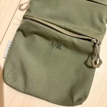 F/CE. 올리브 그린 사코슈 파우치 C.E 카키