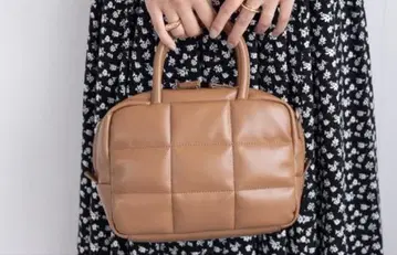 렙심 패디드 보스턴백 카멜