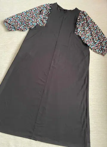 새상품 이자카매니아 꽃무늬 절개 원피스