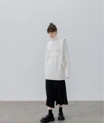 EKCOOKIES [ 하이넥 니트 ] 화이트, 레이어드 스타일