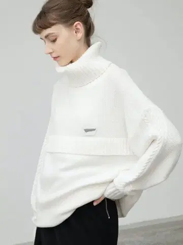 EKCOOKIES [ 하이넥 니트 ] 화이트, 레이어드 스타일