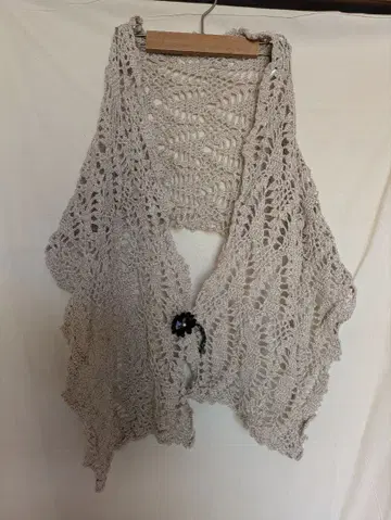 내추럴 베이지 컬러의 대형 스톨