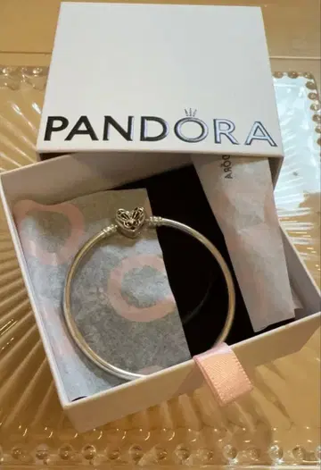 PANDORA 하트형 참 실버 뱅글