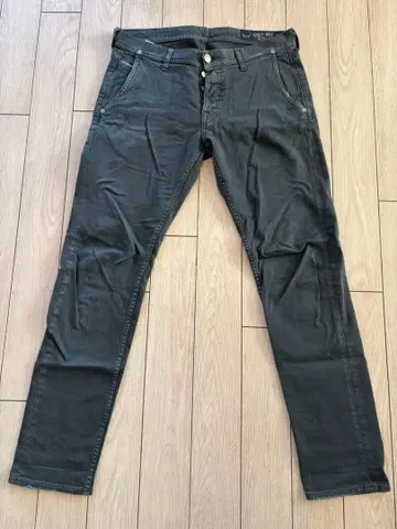 Care label 카키 그린 팬츠