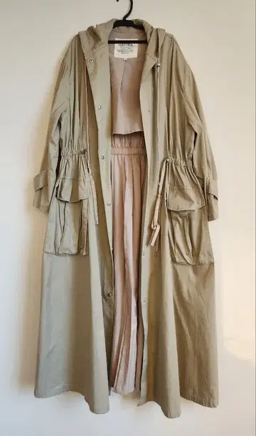 COCO DEAL 백 플리츠 롱 코트 트렌치