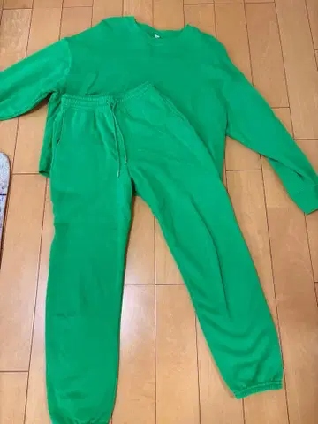 그린 컬러 맨투맨 셋업 UNIQLO