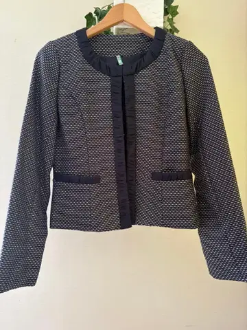 블랙 노카라 자켓과 세미 타이트 스커트 세트