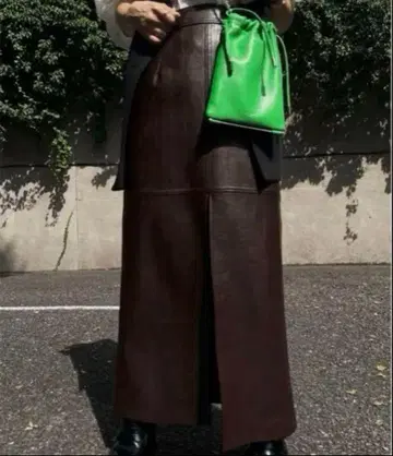 Ameri DEEP SLIT SYNTHETIC LEATHER SKIRT