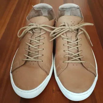 LACOSTE 브라운 가죽 스니커즈 로우컷
