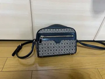 M 로고 프린트 숄더백 그레이/블랙