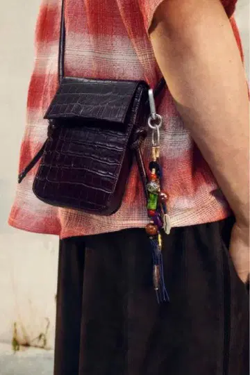 ZARA 한정판 가죽 엠보 크로스 백