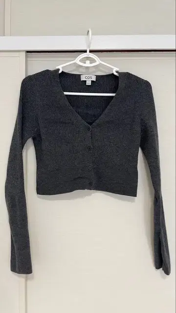 COS 다크 그레이 V넥 가디건 M