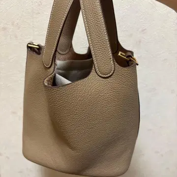 베이지 가죽 핸드백 PM 사이즈