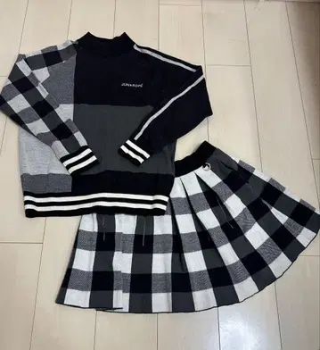 준앤로페 깅엄 니트 셋업 세트 판매