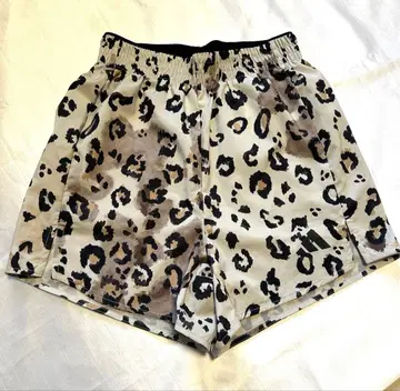 새상품급 아디다스 adidas 레오파드 무늬 숏팬츠 M