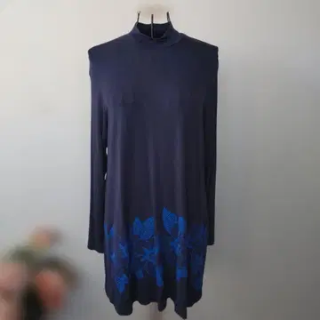 네이비 꽃무늬 프린트 긴팔 튜닉