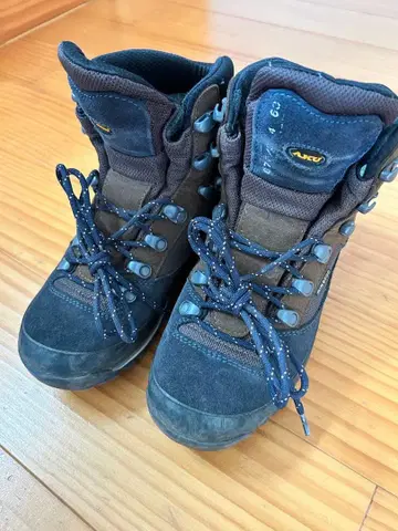 AKU 등산화 UK 8 방수 기능 포함