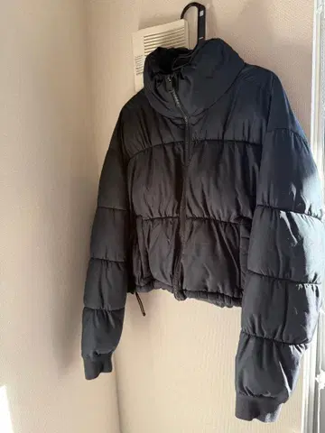 블랙 숏 기장 다운 자켓