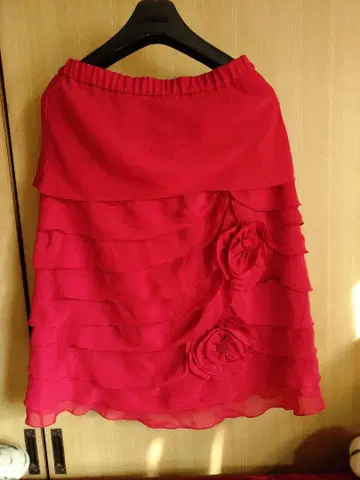 새상품 노코오노의 빨간색 꽃 장식 프릴 스커트
