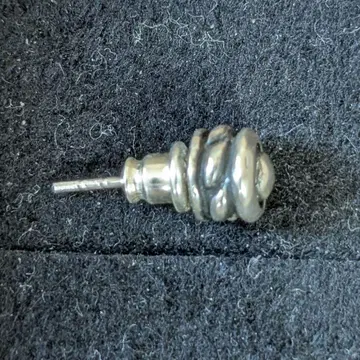 커브드 스터드 귀걸이