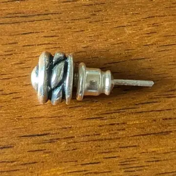 커브드 스터드 귀걸이