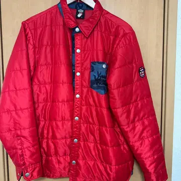 빨간색 퀼팅 다운 자켓