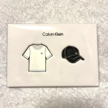 Calvin Klein 정국 착용 핀 배지