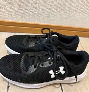 Under Armour 블랙 러닝화