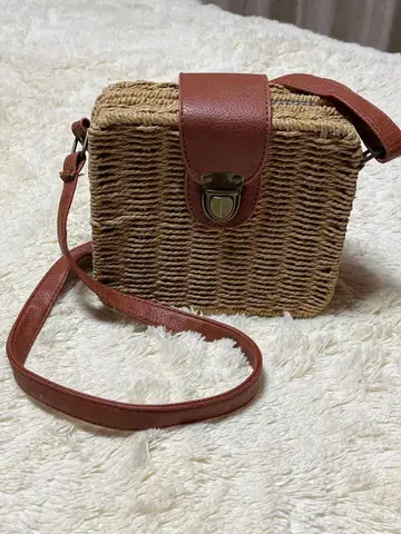 라탄 소재 바스켓백 베이지 브라운