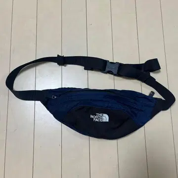 THE NORTH FACE 바디백 네이비
