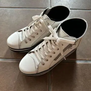 Tranquillo 화이트 레이스업 슈즈