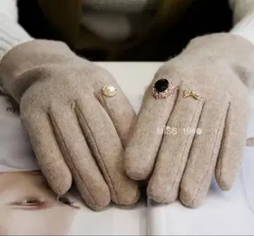 [ 터치스크린 포함 ] 액세서리 포함 복슬복슬 장갑