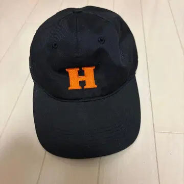 C.E.O. H 자수 블랙 캡