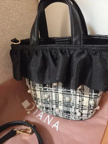새상품 DIANA 프릴 펄 숄더백