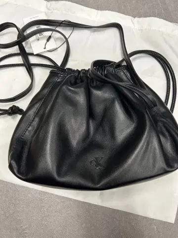 [ 할인가 ] Calvin Klein 블랙 가죽 숄더백