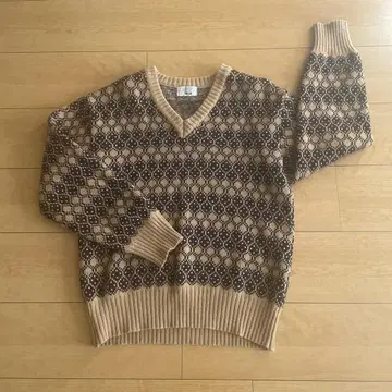 아가일 패턴 V넥 니트 스웨터