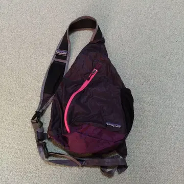 파타고니아 라이트웨이트 트래블 슬링 숄더백 퍼플