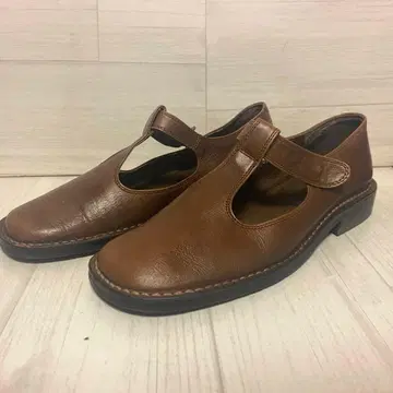 레어 SAYA 천연 가죽 T 스트랩 슈즈 가죽 샌들 브라운