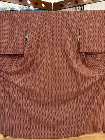 크림슨 계열 기하학 패턴의  기모노