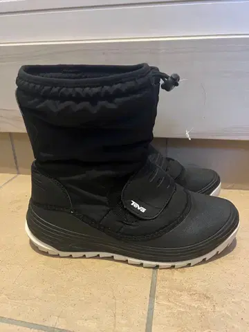 Teva 방수 스노우 부츠 블랙