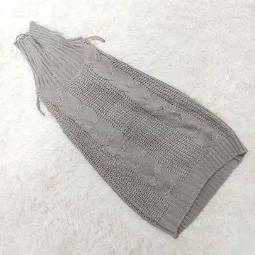 새상품급 터틀넥 슬리브리스 니트 케이블 짜임 백리본 등 트임