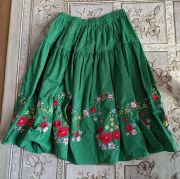 꽃무늬 자수 그린 플레어 스커트 무릎 기장