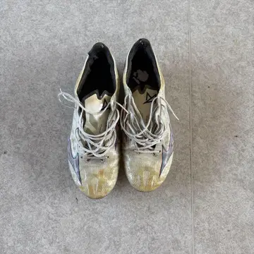 미즈노 알파 스파이크 화이트