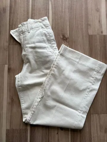 유니클로 화이트 스트레이트 데님