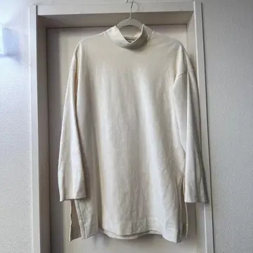 BAYFLOW 아이보리 터틀넥 긴팔