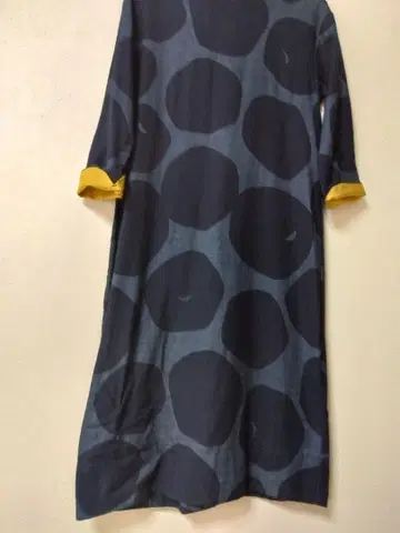 네이비 도트 무늬 7부 소매 원피스