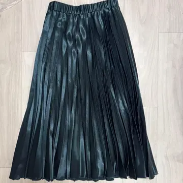 UN3D. 오리가미 플리츠 스커트 다크 그린